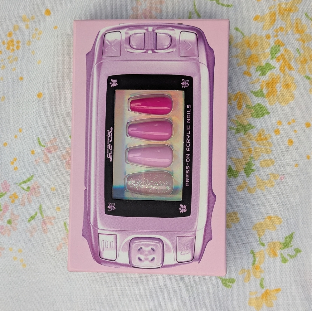 Scandal Beauty Pink nail set - Picture 2 of 3